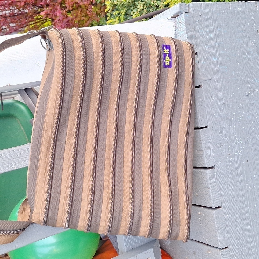 Zip-it large crossbody bag green